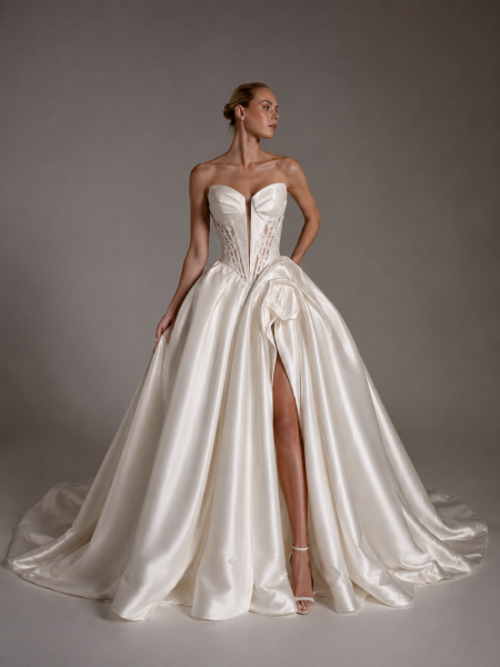 Satinbrautkleid mit Spitzenkorsage, Beinschlitz und Schleppe